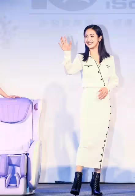 39歲林依晨產後5月身材恢復完美，少女感滿滿，但髮際線後移嚴重