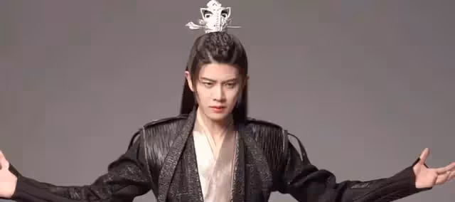 任嘉倫《與君》定妝曝光，長意黑化前後大不一樣，眼神是最大看點