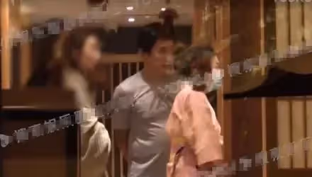 捕獲野生巨星夫妻！劉嘉玲、梁朝偉「現身街頭被偷拍」攜手31年「私下真實互動」網愣：誤會他們了