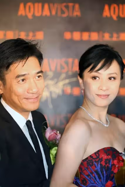 捕獲野生巨星夫妻！劉嘉玲、梁朝偉「現身街頭被偷拍」攜手31年「私下真實互動」網愣：誤會他們了