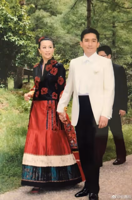捕獲野生巨星夫妻！劉嘉玲、梁朝偉「現身街頭被偷拍」攜手31年「私下真實互動」網愣：誤會他們了