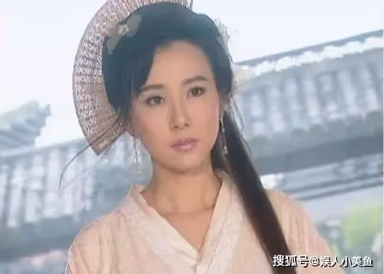 52歲「台灣第一美女」蕭薔近照曝光！現身活動「瘦如紙片人」走路靠助理扶　自曝每頓飯只吃兩口