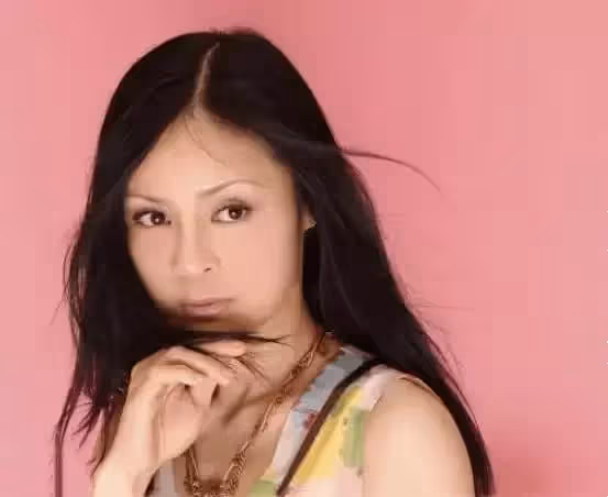 16歲出道曾被稱「鄧麗君接班人」，今鄉下撈金，顏值崩塌，53歲未婚無子，「高勝美」經歷了什麼