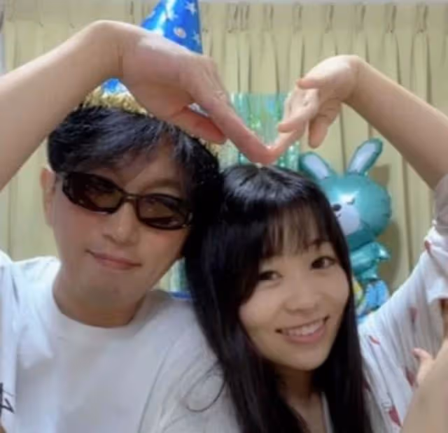 日本20歲女偶像,嫁給47歲男粉,出去約會要先寫保證書