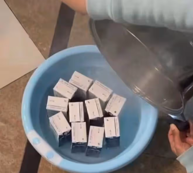 張萌全家為防疫人員送溫暖，女兒用臉盆熱牛奶親自送，卻意外遭批