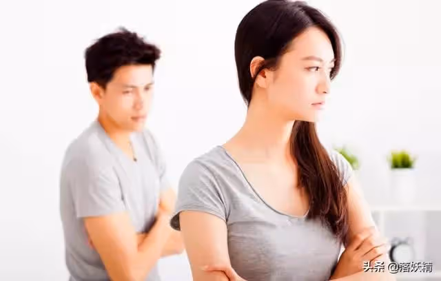 男友把攢的30萬給他弟買房,讓岳母買房,女友:休想吃我父母絕戶