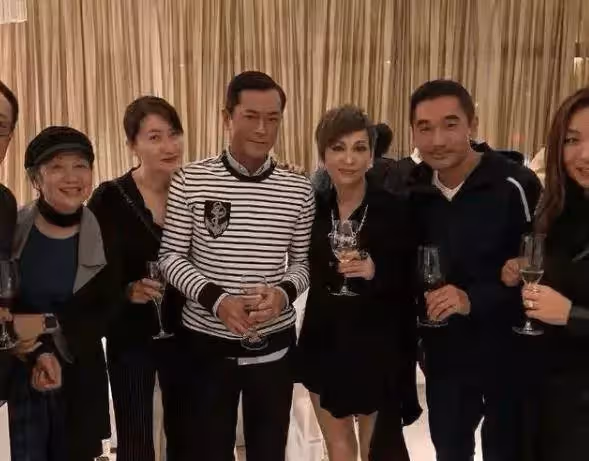 曬曬古天樂的豪宅,家裡擺滿限量版手辦模型,50歲了還童心未泯
