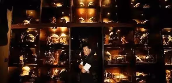曬曬古天樂的豪宅,家裡擺滿限量版手辦模型,50歲了還童心未泯