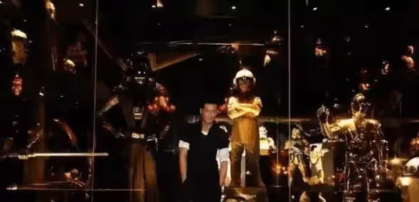 曬曬古天樂的豪宅,家裡擺滿限量版手辦模型,50歲了還童心未泯