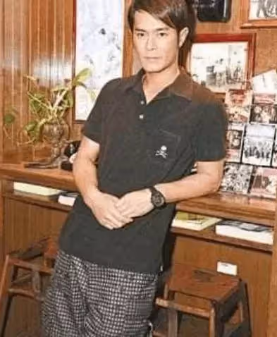 曬曬古天樂的豪宅,家裡擺滿限量版手辦模型,50歲了還童心未泯
