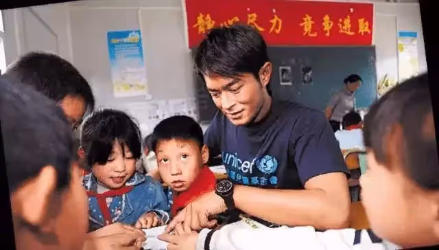 曬曬古天樂的豪宅,家裡擺滿限量版手辦模型,50歲了還童心未泯