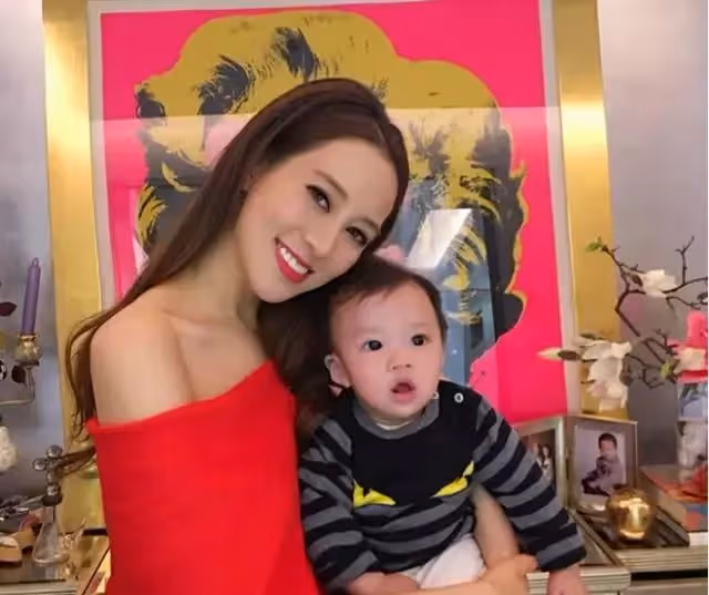 風格大不同!千億媳婦徐子淇現身,髮型個性妝容狂野,再不是豪門乖媳形象