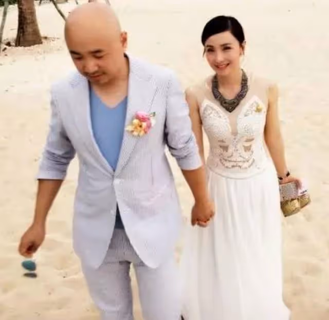 陶虹：嫁給「豬八戒」，屢遭背叛卻不離婚，看似卑微實則精明