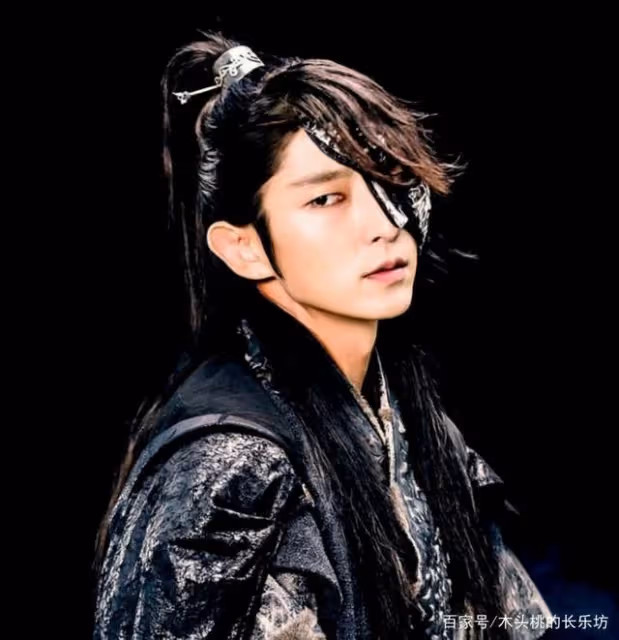 40歲李准基還能演高中生!戲裡美強慘,戲外被坑10年收入單身至今