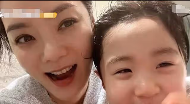 蔡琳曬兒子「小禮物」正臉照,跟前夫高梓淇像是一個模子刻出來的