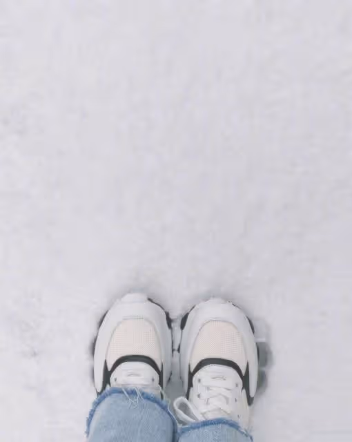 31歲李沁近況曝光,曬出春日雪景自拍,長發飄飄超有氣質
