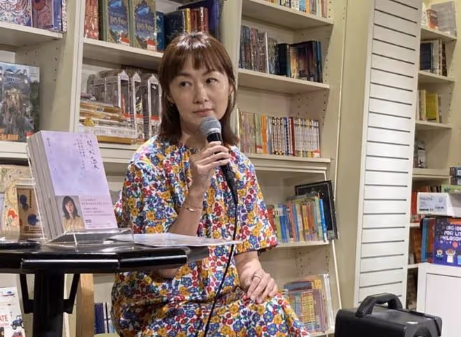 50歲鄭家榆崩潰大哭,自曝為寫自傳致舊病復發,羨慕別人結婚生娃