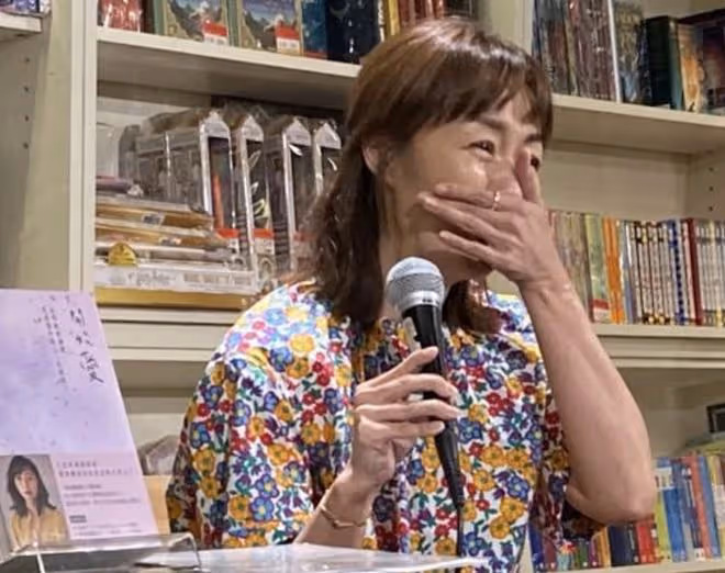 50歲鄭家榆崩潰大哭,自曝為寫自傳致舊病復發,羨慕別人結婚生娃