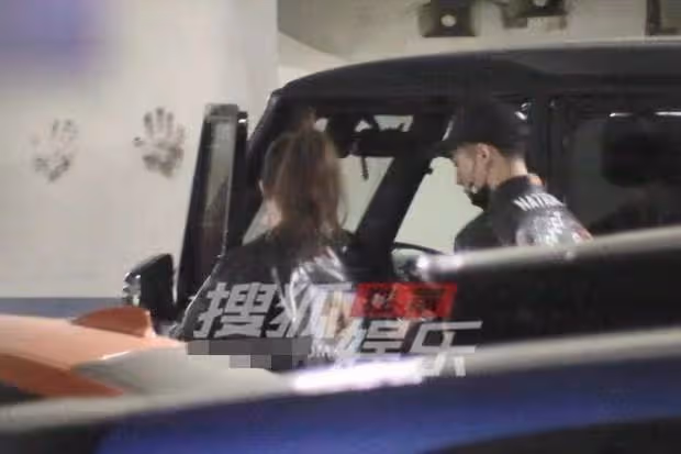 23歲男星戀情疑曝光，女方身材高挑顏值高，粉絲證實兩人秘戀多年