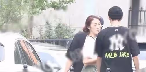 23歲男星戀情疑曝光，女方身材高挑顏值高，粉絲證實兩人秘戀多年