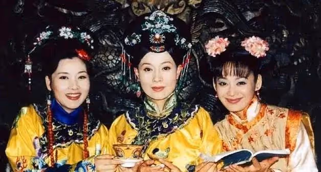 66歲鄔倩倩豪宅內健身，身材勻稱纖細似少女，離婚6年生活愜意