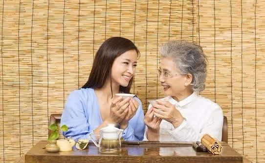 父母把兩百萬房產留給哥哥，哥哥承諾養老，五年後爸爸生病媽淚目