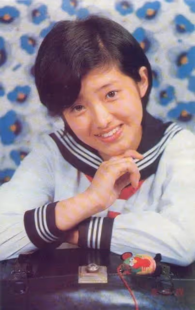 63歲山口百惠隱退42年曝近況!孫女降生當奶奶,身材發福生活節儉