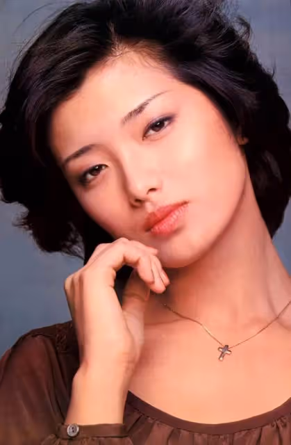 63歲山口百惠隱退42年曝近況!孫女降生當奶奶,身材發福生活節儉