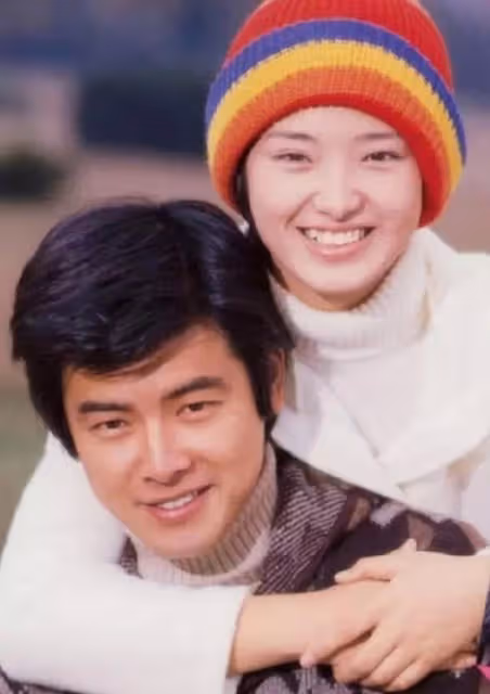 63歲山口百惠隱退42年曝近況!孫女降生當奶奶,身材發福生活節儉