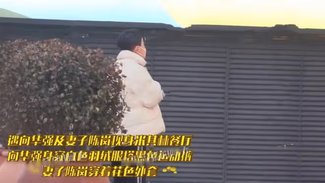 向佐一家五口吃大餐!郭碧婷甜吻老公素顏顯憔悴,小腹凸出孕味足