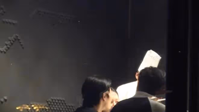 向佐一家五口吃大餐!郭碧婷甜吻老公素顏顯憔悴,小腹凸出孕味足