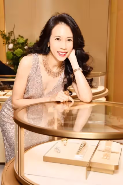 莫文蔚80歲母親美照曝光根本「同一個模子刻出」「背景大有來頭」難怪舉手投足都很美