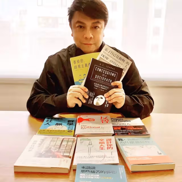 曾刪光顧寶明戲份！蔡康永憾吐「道歉學習告別心聲」奉勸珍惜惹共鳴  40年老友不捨「他隨巴戈腳後走」老照逼哭全網