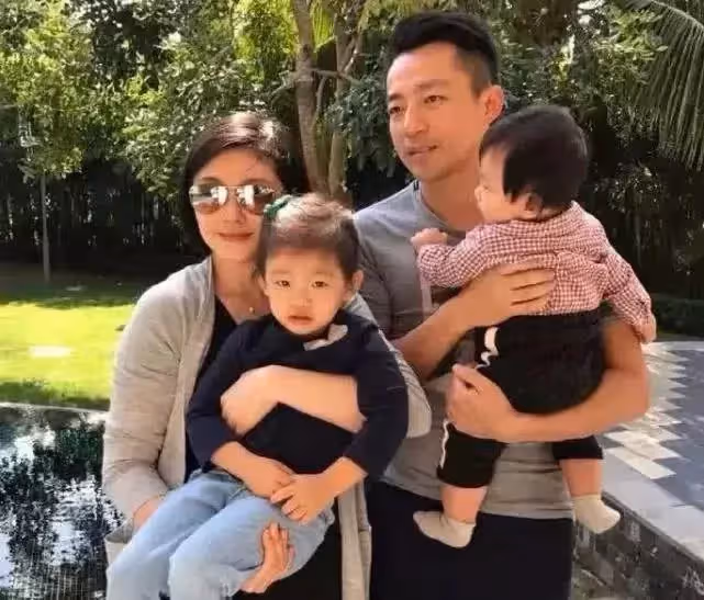 大s也不是天生麗質，剪了短髮不包裝，也成了大眾的老阿姨，網友：有中年大媽的感覺了