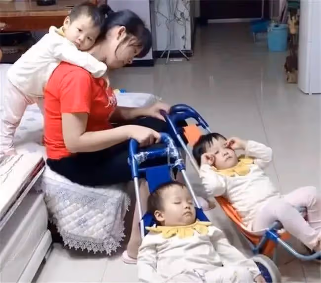 三倍辛苦！妻子產下3胞胎「和婆婆一起顧」卻常抱怨好累 丈夫下班提前回家「眼前一幕讓他愧疚」：對不起老婆