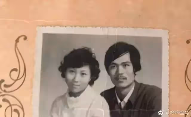 翻出父母結婚照！他崩潰「當年媽媽怎麼看上爸」笑到不行「還有更狂的」網笑：是真愛啊