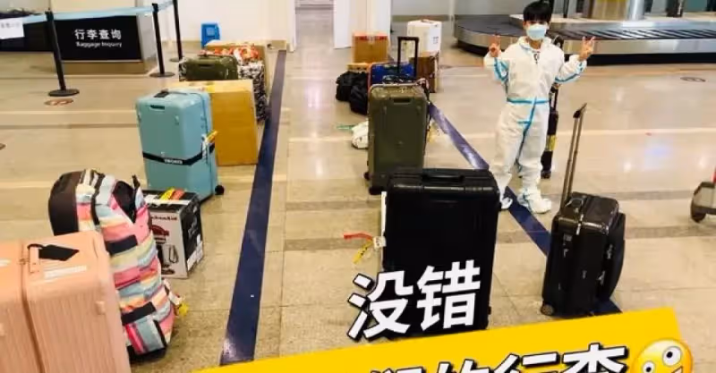 吳尊全家定居國內！機場行李成排23箱900斤，一家四口都穿隔離服