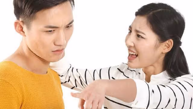 出差回來老公不給我開門，砸開門進去看到房子的人，我後悔死了！