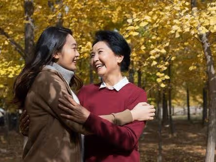 爸媽陪嫁三十萬,婆婆出十萬彩禮,半月後婆婆逼拿嫁妝,蒙