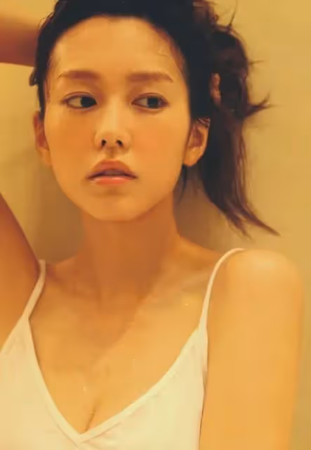 她憑一張絕美側顏成一代直男斬！如今32歲卻官宣隱退，網友哭了：求你回來