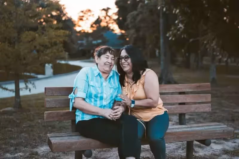 退休的老教授送8子女赴美讀博，92歲被放安養中心無人理會，退休金全給子女卻鬱鬱而終：優秀的人，不一定有人性