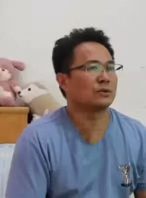 退休的老教授送8子女赴美讀博，92歲被放安養中心無人理會，退休金全給子女卻鬱鬱而終：優秀的人，不一定有人性