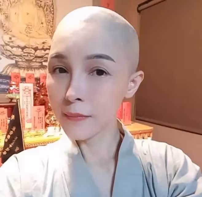 又一女星削髮為尼，50歲女星唐德惠剃度出家，坦言兒成家了無牽掛，父母陪伴送祝福，餘生將在寺廟中度過