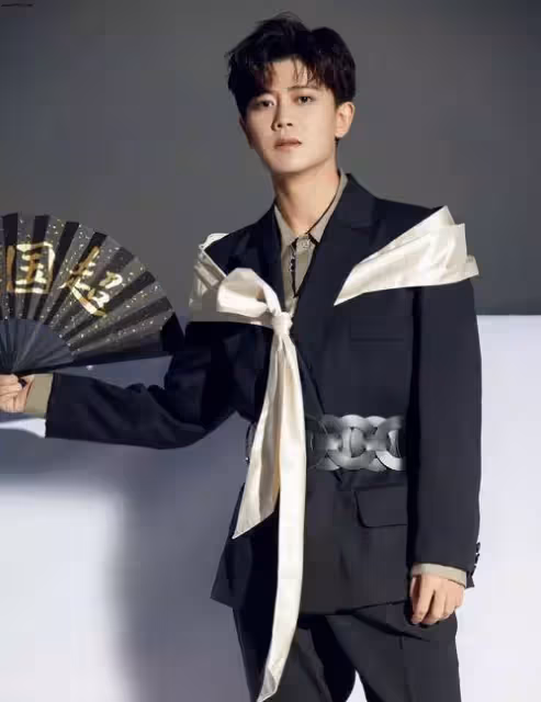 任嘉倫李沁為《請君》操碎了心,給群演化裝,網友:更等待了!_古裝_外型_形象