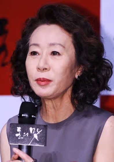 尹汝貞被要求參加甄選氣到丟劇本 曝接演《柏青哥》都是為愛兒
