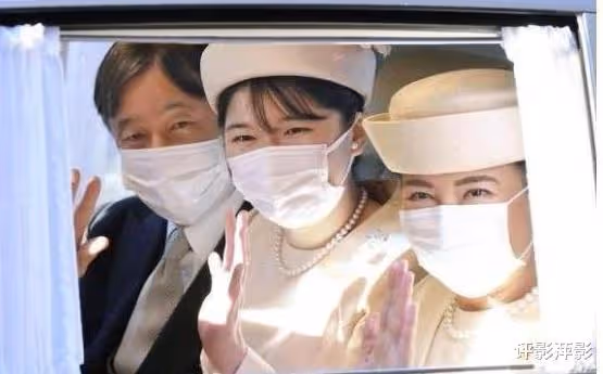 愛子公主記者會花絮,雅子皇后幫她梳發,旁觀女兒整場表現
