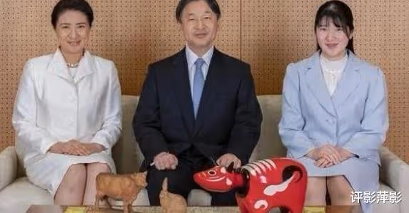 愛子公主記者會花絮,雅子皇后幫她梳發,旁觀女兒整場表現