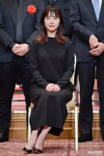 吉高由里子怎麼圓潤成這樣了?是被前任新歡刺激的嗎?