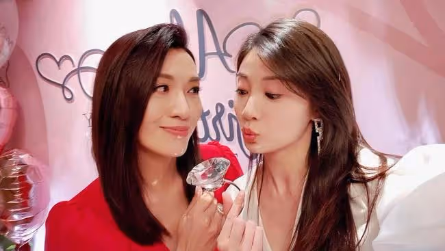 48歲女星官宣再婚喜訊！曬浪漫求婚合照戴鴿子蛋，男方離異有倆娃