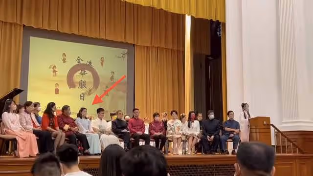 40歲郭晶晶罕穿漢服！造型清純氣質佳，獲眾人簇擁霍啟剛卻被忽視